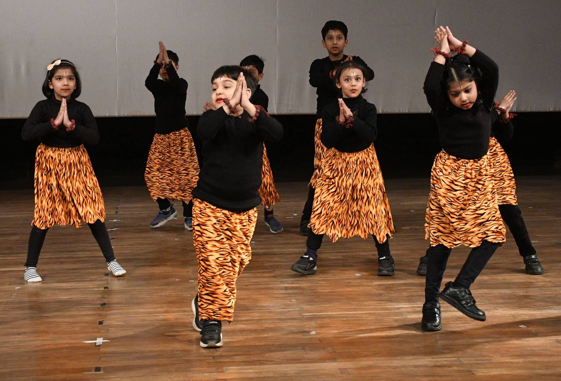 नन्हे कलाकारों ने बिखेरे संस्कृति के खूबसूरत रंग