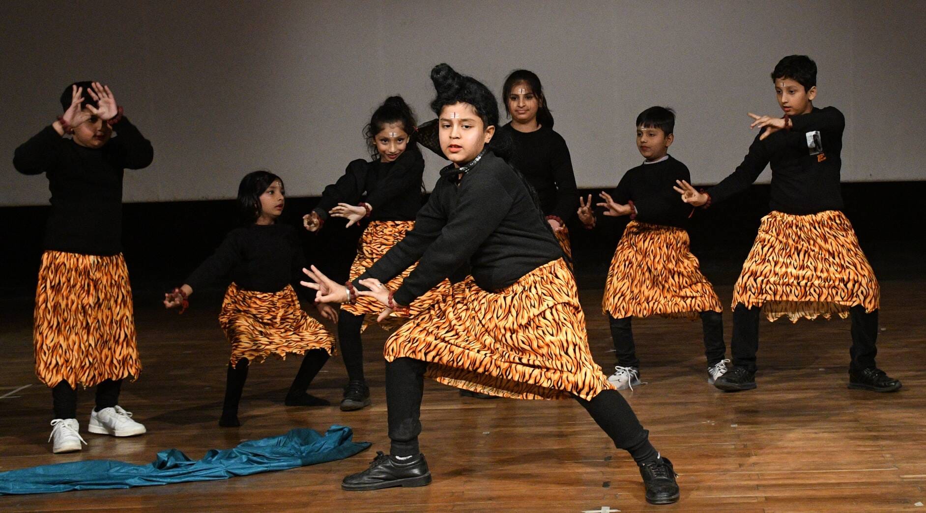 नन्हे कलाकारों ने बिखेरे संस्कृति के खूबसूरत रंग