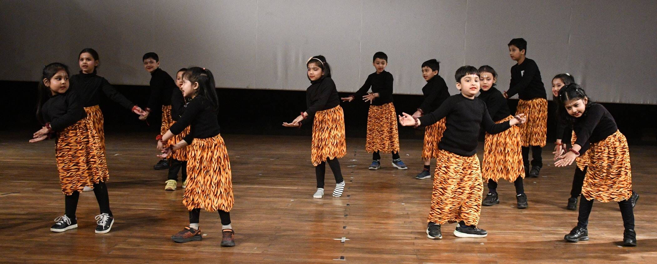 नन्हे कलाकारों ने बिखेरे संस्कृति के खूबसूरत रंग