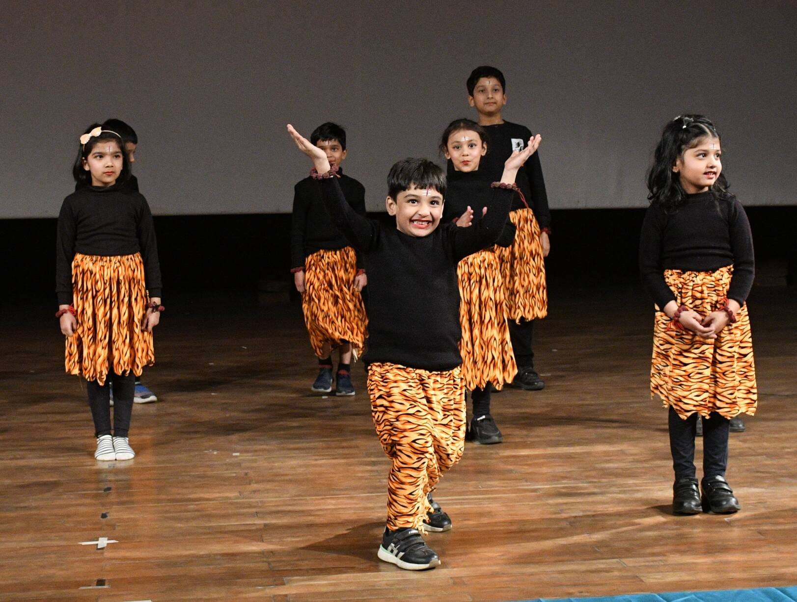 नन्हे कलाकारों ने बिखेरे संस्कृति के खूबसूरत रंग