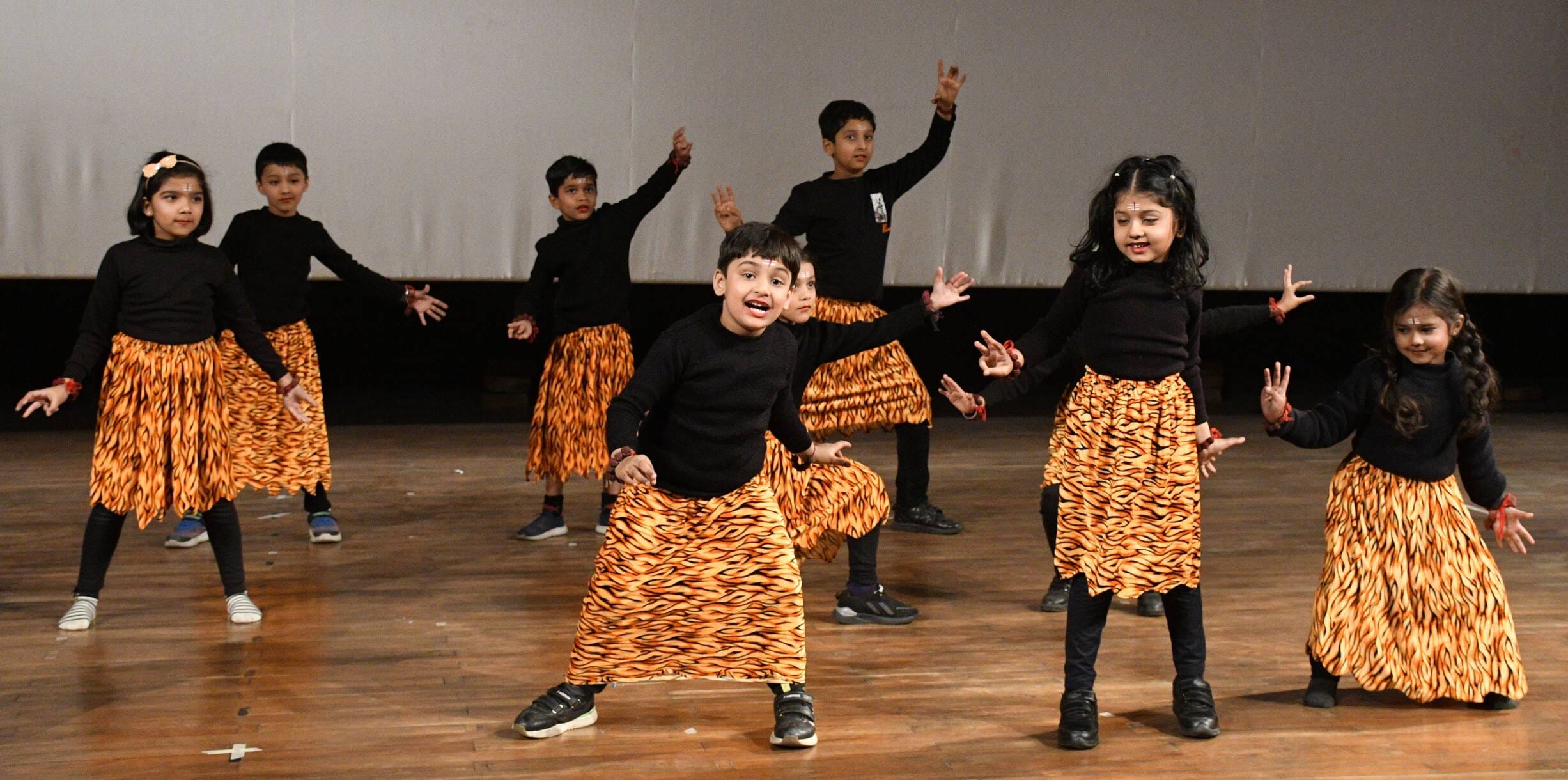 नन्हे कलाकारों ने बिखेरे संस्कृति के खूबसूरत रंग