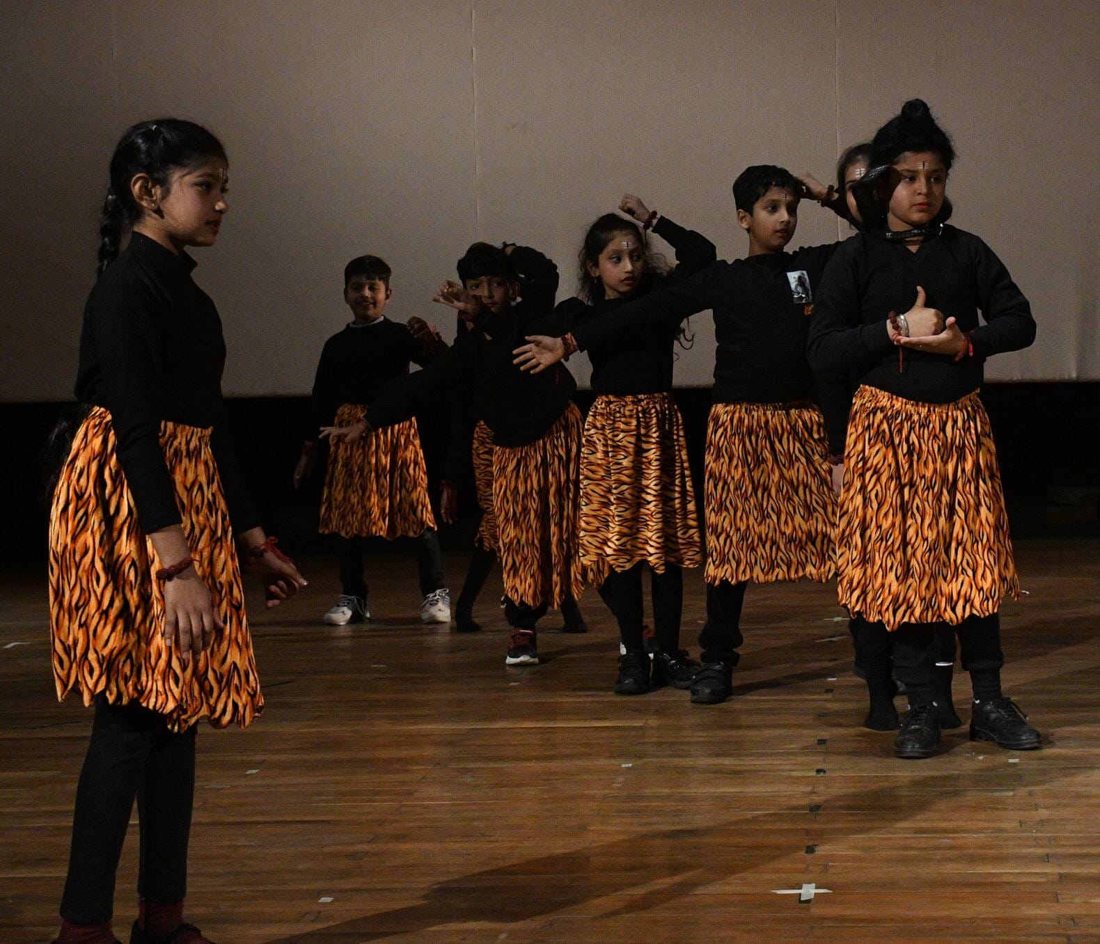 नन्हे कलाकारों ने बिखेरे संस्कृति के खूबसूरत रंग