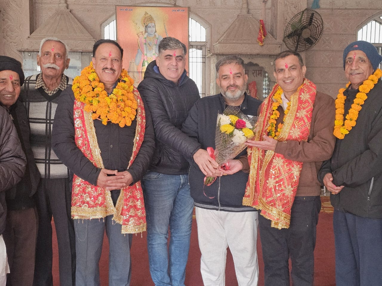 अंबाला छावनी के श्री बांके बिहारी मंदिर में चुने गए नई कार्यकारिणी के प्रधान व अन्य सदस्य। प्रव अंबाला छावनी के श्री बांके बिहारी मंदिर में चुने गए नई कार्यकारिणी के प्रधान व अन्य सदस्य। प्रव