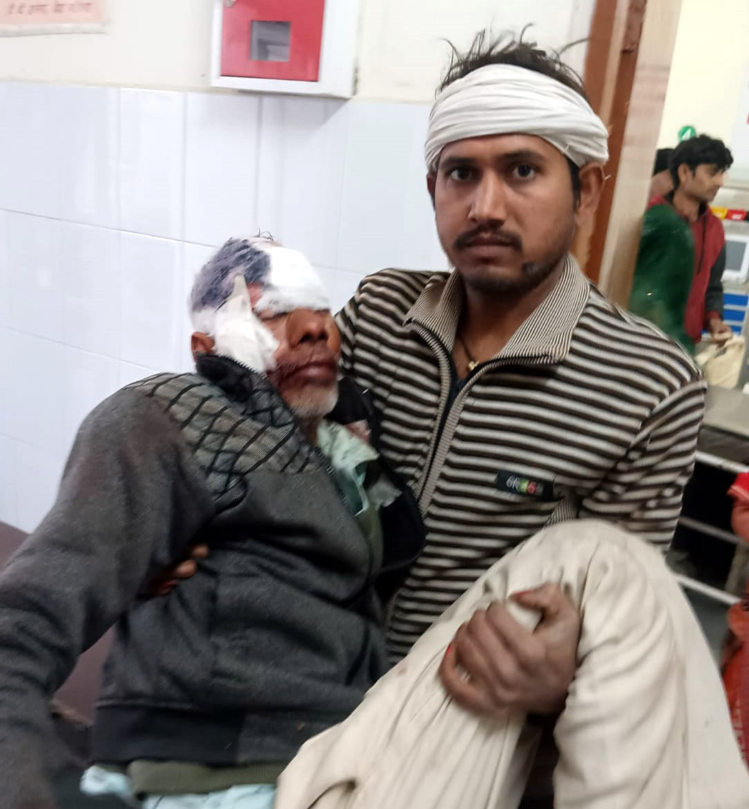 बकरी ले जाने के विरोध पर पिटाई का शिकार हुए बुजुर्ग चरवाहा गंगादीन बकरी ले जाने के विरोध पर पिटाई का शिकार हुए बुजुर्ग चरवाहा गंगादीन