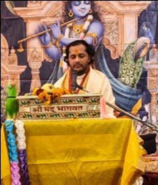 छलौर गांव में कथा सुनने के लिए पहुंचे श्रद्धालु। स्वयं