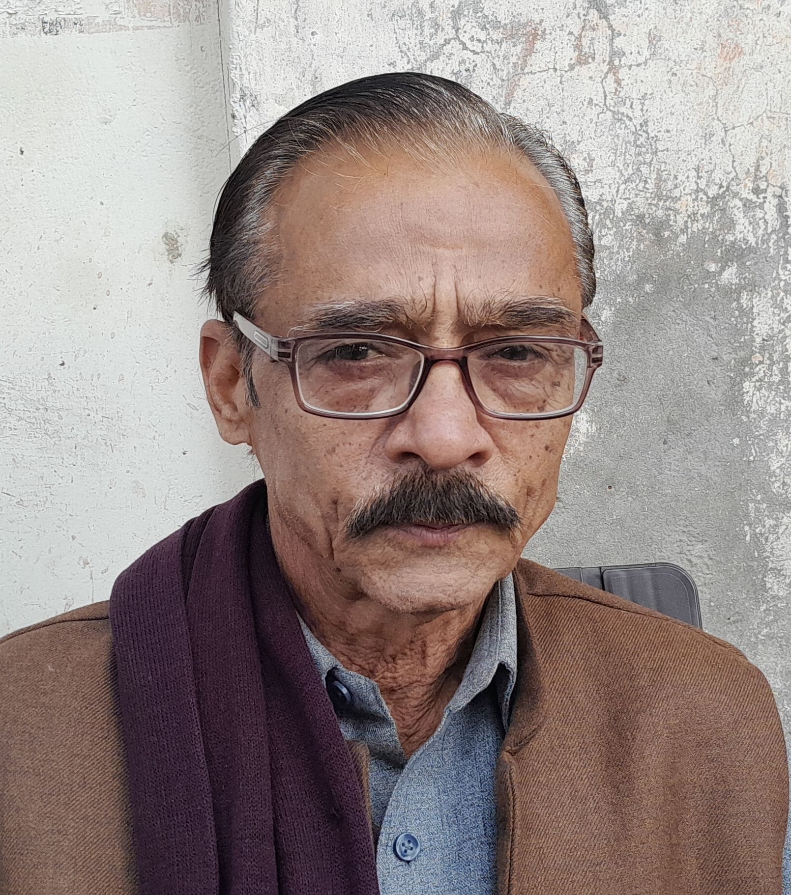 फोटो-6- बीघापुर 100 बेड अस्पताल में लगी मरीजों की भीड़। संवाद