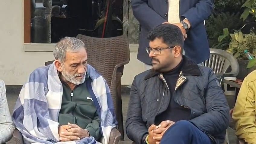 इनेलो जिलाध्यक्ष कुलदीप राठी से मिलने पहुंचे पार्टी के राष्ट्रीय अध्यक्ष अभय चौटाला। संवाद