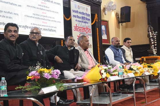 लखनऊ विश्वविद्यालय में प्रवासी भारतीय दिवस व विश्व हिंदी दिवस के मौके पर हुई गोष्ठी। लखनऊ विश्वविद्यालय में प्रवासी भारतीय दिवस व विश्व हिंदी दिवस के मौके पर हुई गोष्ठी।