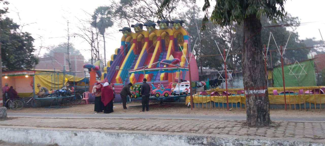 मकर संक्रांति को लेकर कबीर चौरा पर लगा झूला-संवाद