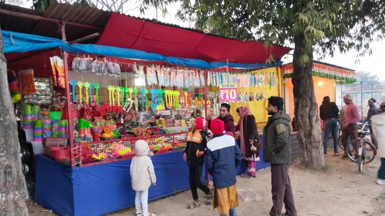 मकर संक्रांति को लेकर कबीर चौरा पर लगा झूला-संवाद