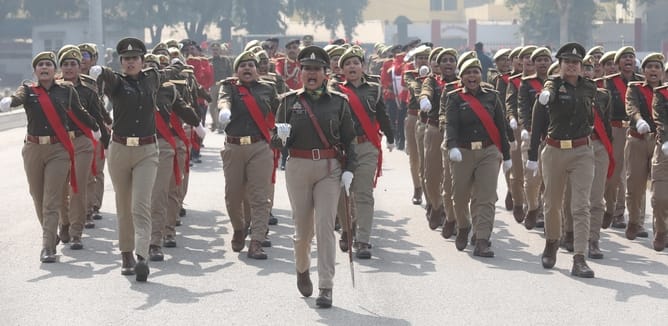 पुलिस लाइन में शनिवार से गणतंत्र दिवस परेड की रिहर्सल शुरू हुई। -संवाद पुलिस लाइन में शनिवार से गणतंत्र दिवस परेड की रिहर्सल शुरू हुई। -संवाद
