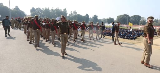 पुलिस लाइन में शनिवार से गणतंत्र दिवस परेड की रिहर्सल शुरू हुई। -संवाद पुलिस लाइन में शनिवार से गणतंत्र दिवस परेड की रिहर्सल शुरू हुई। -संवाद