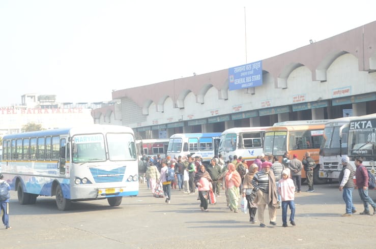 संस्थान प्रबंधक के कार्यालय में रखा सीसीटीवी कैमरों का बॉक्स। संवाद