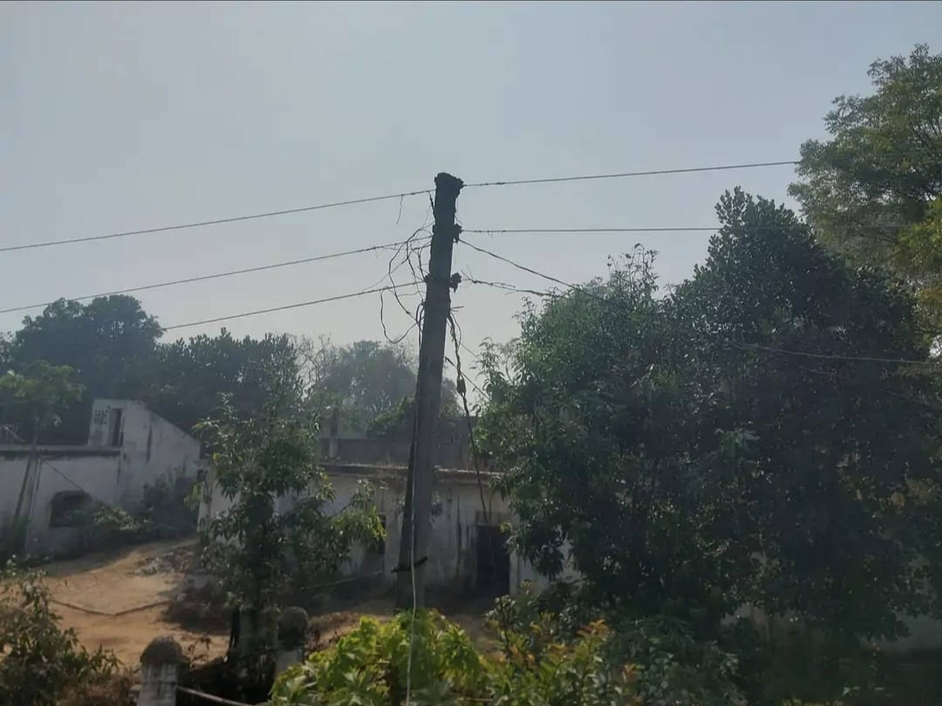 शहर के विवेकनगर में पाइप लाइन की लीकेज ठीक करने के लिए खोदा गड्ढा। स्रोत-नगर पालिका