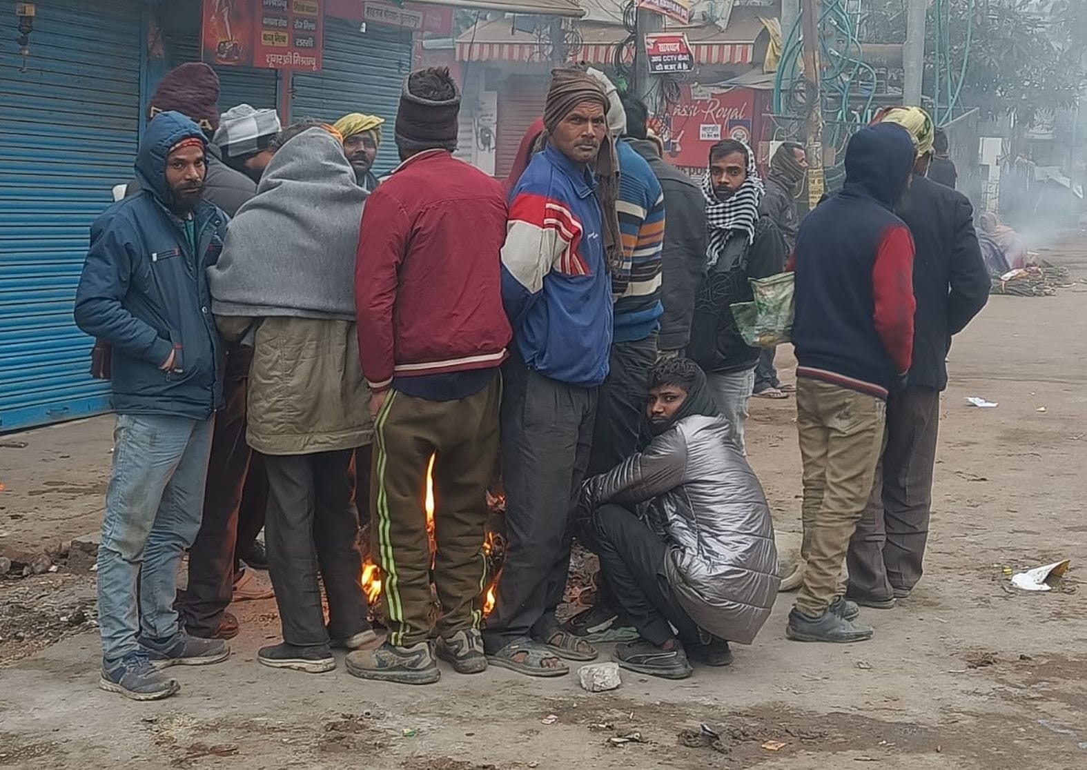 शहर के विवेकनगर में पाइप लाइन की लीकेज ठीक करने के लिए खोदा गड्ढा। स्रोत-नगर पालिका