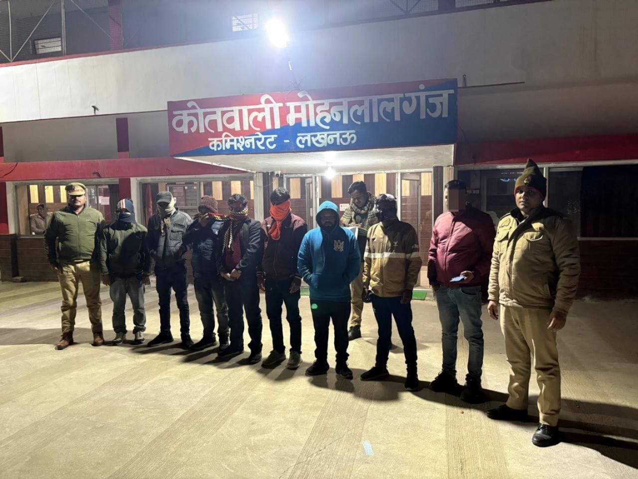 शराब पीकर हंगामा करने के आरोप में पकड़े गए आरोपी। 