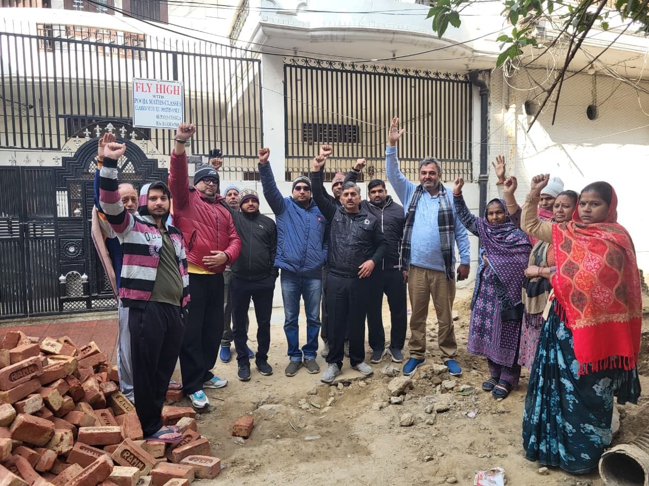 फोटो 04: सोनीपत की बत्रा कॉलोनी में सीवर लाइन दबाने के लिए उखाड़ी गई सड़क। स्रोत: प्रवक्ता फोटो 04: सोनीपत की बत्रा कॉलोनी में सीवर लाइन दबाने के लिए उखाड़ी गई सड़क। स्रोत: प्रवक्ता