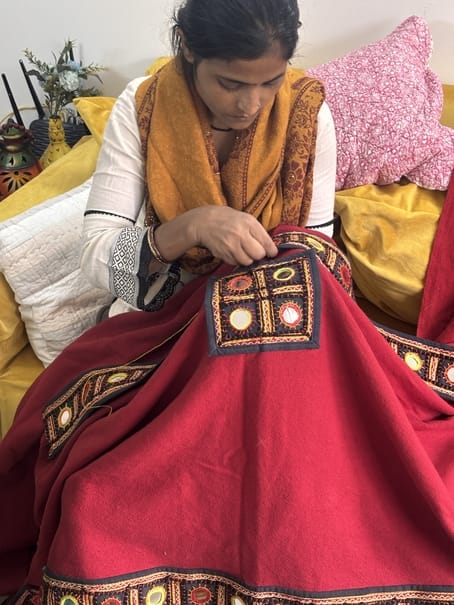 फोटो-57: बहादुरगढ़ निवासी मोनिका मान द्वारा बनाई गई हरियाणवी पोशाक पहने विदेशी महिला। स्त्रोत सो