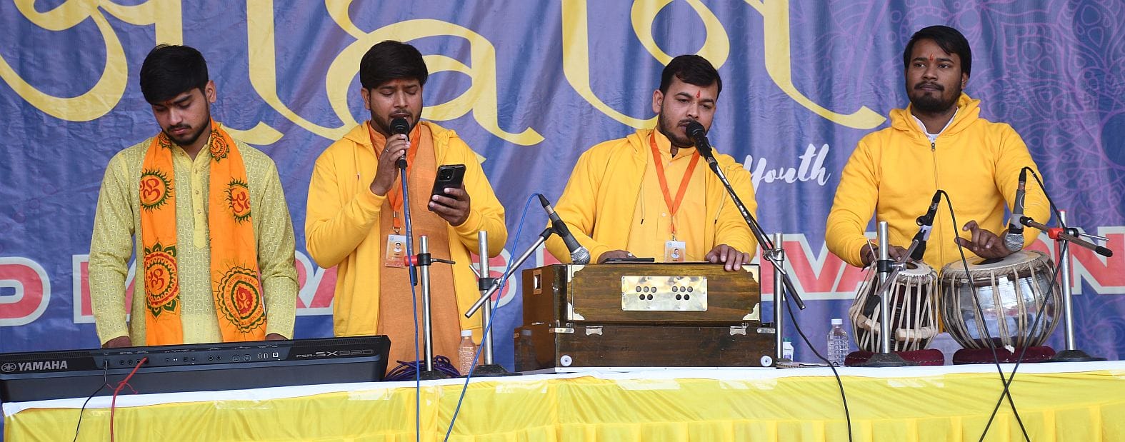 गोमतीनगर स्थित गायत्री शक्तिपीठ परिसर में रविवार को राष्ट्रीय युवा चेतना दिवस पर द कॉल टू यूथ व