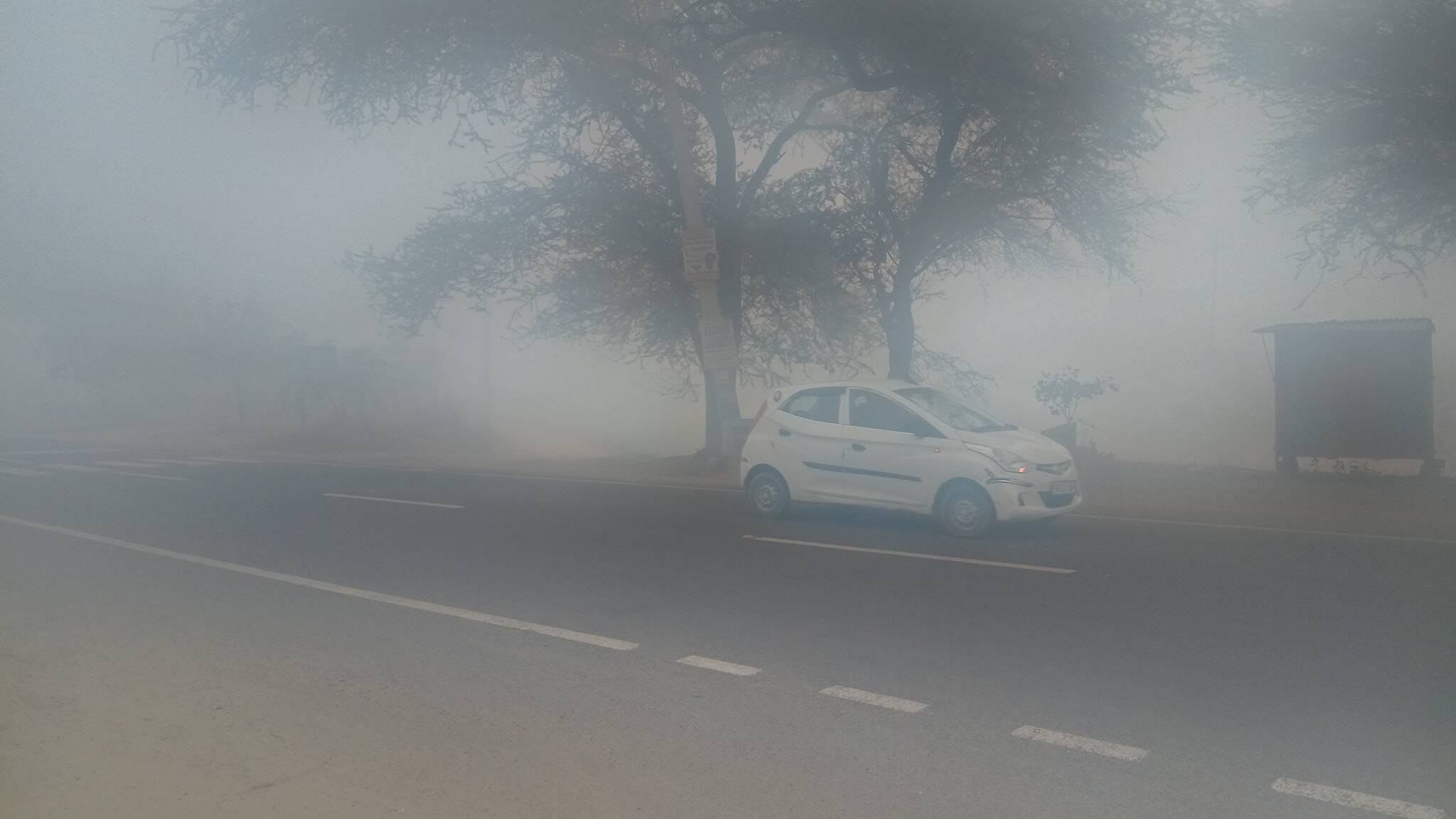 गांव मेहूवाला के हाल्ट पर पहुंची ट्रेन। फाइल फोटो