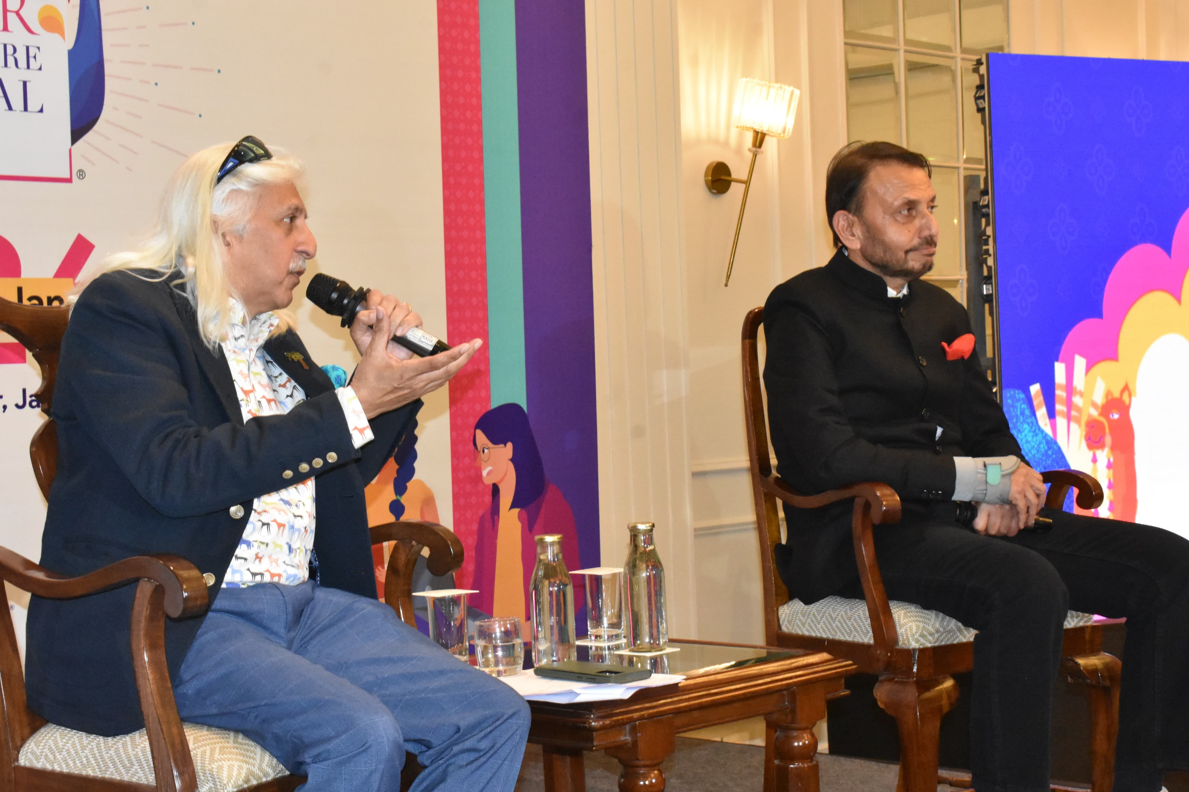 जयपुर लिटरेचर फेस्टिवल की प्रेस कांफ्रेंस को संबोधित करते संजोए रॉय