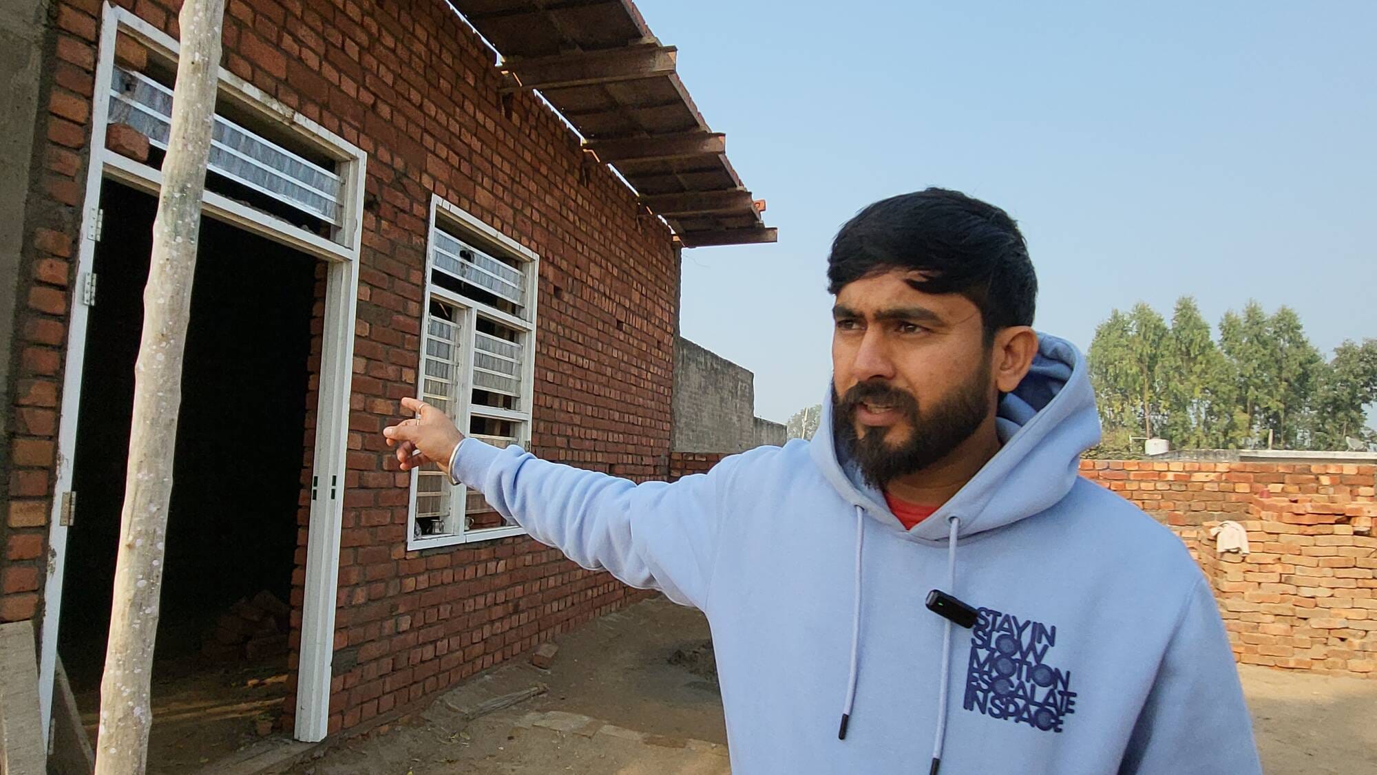 मुलाना के गोकलगढ़ गांव में चोरी के सामान को लेकर जाती कार। वीडियो