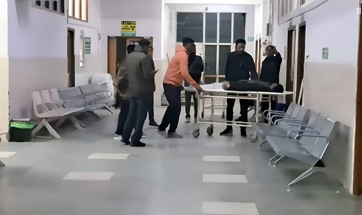 मुठभेड़ में घायल आरोपी हर्ष उर्फ तोतला उर्फ चिता व विकास उर्फ मोटू। स्रोत : पुलिस