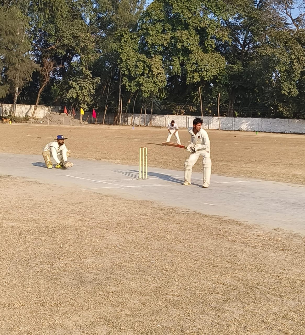 निगोही में आयोजित एनपीएल टूर्नामेंट में नसीम खां को मैन ऑफ द मैच का पुरस्कार देते आयोजक। स्रोत निगोही में आयोजित एनपीएल टूर्नामेंट में नसीम खां को मैन ऑफ द मैच का पुरस्कार देते आयोजक। स्रोत