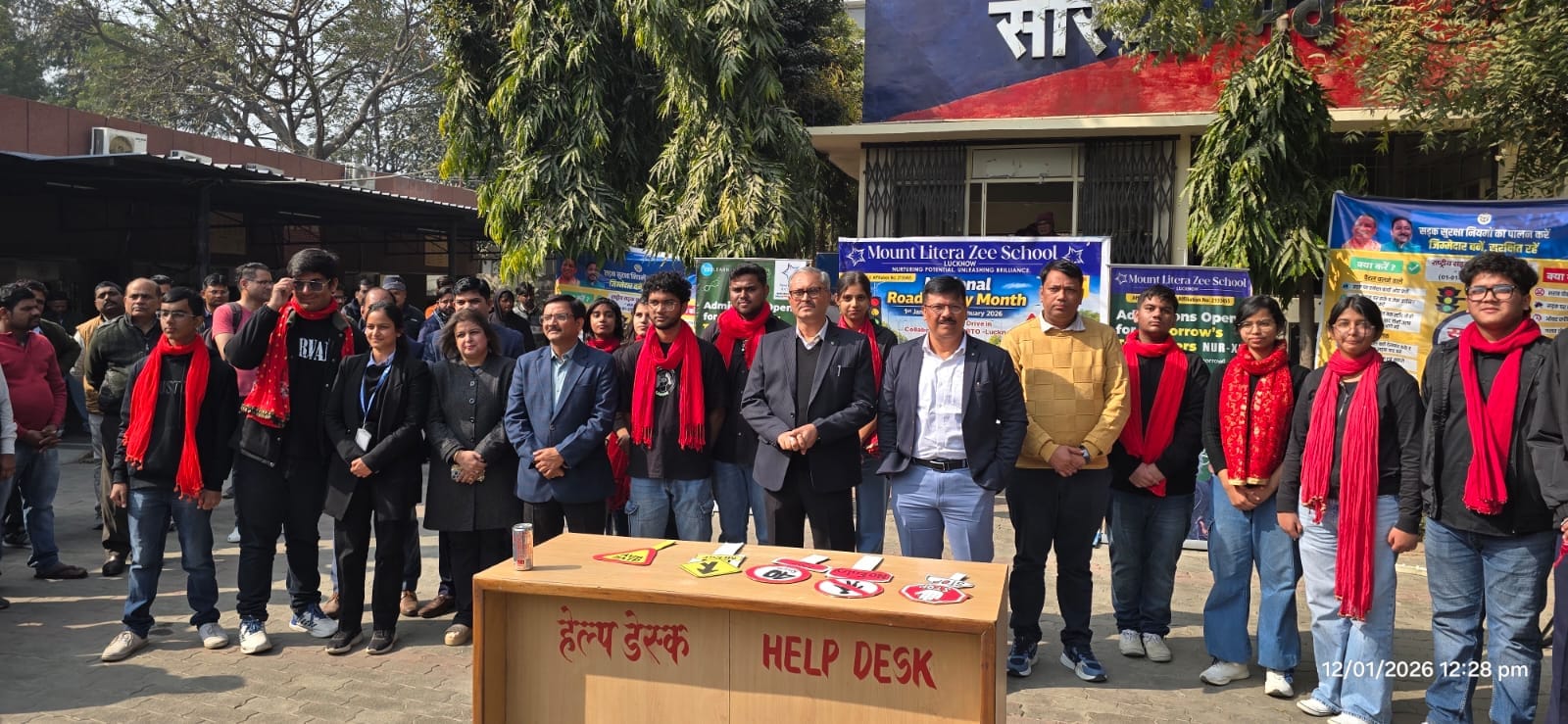 नुक्कड़ नाटक से समझाए यातायात नियमों के महत्व नुक्कड़ नाटक से समझाए यातायात नियमों के महत्व
