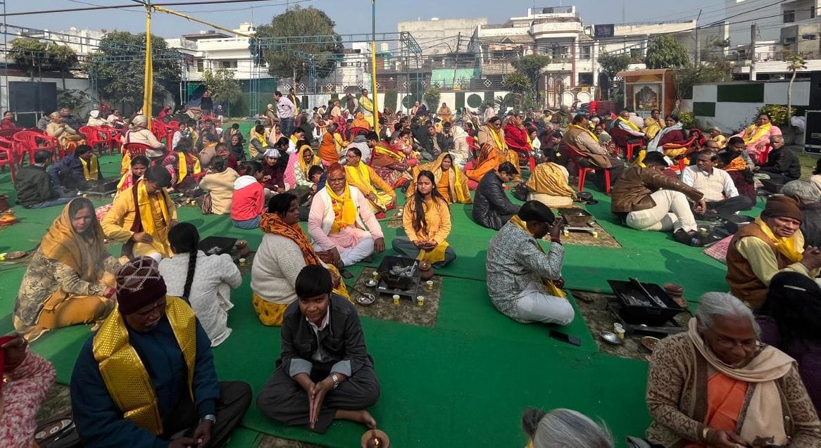 राजाजीपुरम के सरस्वती पैलेस में रविवार को बिसारिया शिक्षा एवं सेवा समिति की ओर से 101 कुंडीय आत राजाजीपुरम के सरस्वती पैलेस में रविवार को बिसारिया शिक्षा एवं सेवा समिति की ओर से 101 कुंडीय आत