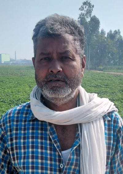 रात में अलाव के सहारे बैठे किसान फसल की रखवाली करते हुए। संवाद रात में अलाव के सहारे बैठे किसान फसल की रखवाली करते हुए। संवाद