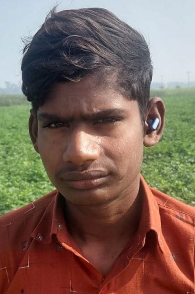 रात में अलाव के सहारे बैठे किसान फसल की रखवाली करते हुए। संवाद रात में अलाव के सहारे बैठे किसान फसल की रखवाली करते हुए। संवाद