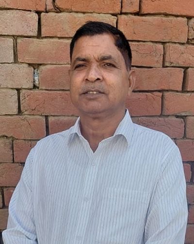 रात में अलाव के सहारे बैठे किसान फसल की रखवाली करते हुए। संवाद रात में अलाव के सहारे बैठे किसान फसल की रखवाली करते हुए। संवाद