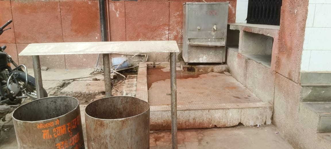 सीएचसी खलीलाबाद की पानी की टंकी, कब हुई सफाई नहीं है दर्ज=संवाद सीएचसी खलीलाबाद की पानी की टंकी, कब हुई सफाई नहीं है दर्ज=संवाद