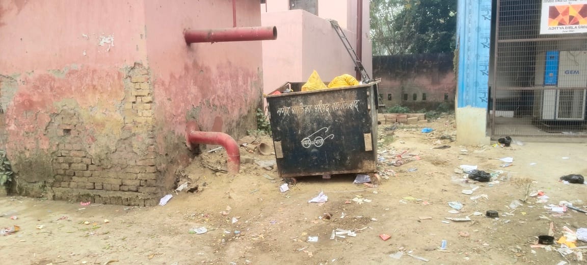 सीएचसी खलीलाबाद की पानी की टंकी, कब हुई सफाई नहीं है दर्ज=संवाद सीएचसी खलीलाबाद की पानी की टंकी, कब हुई सफाई नहीं है दर्ज=संवाद