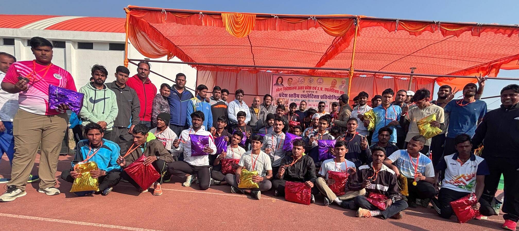 06-डाभासेमर स्टेडियम में ऊंची कूद में प्रतिभाग करते खिलाड़ी।-संवाद 06-डाभासेमर स्टेडियम में ऊंची कूद में प्रतिभाग करते खिलाड़ी।-संवाद