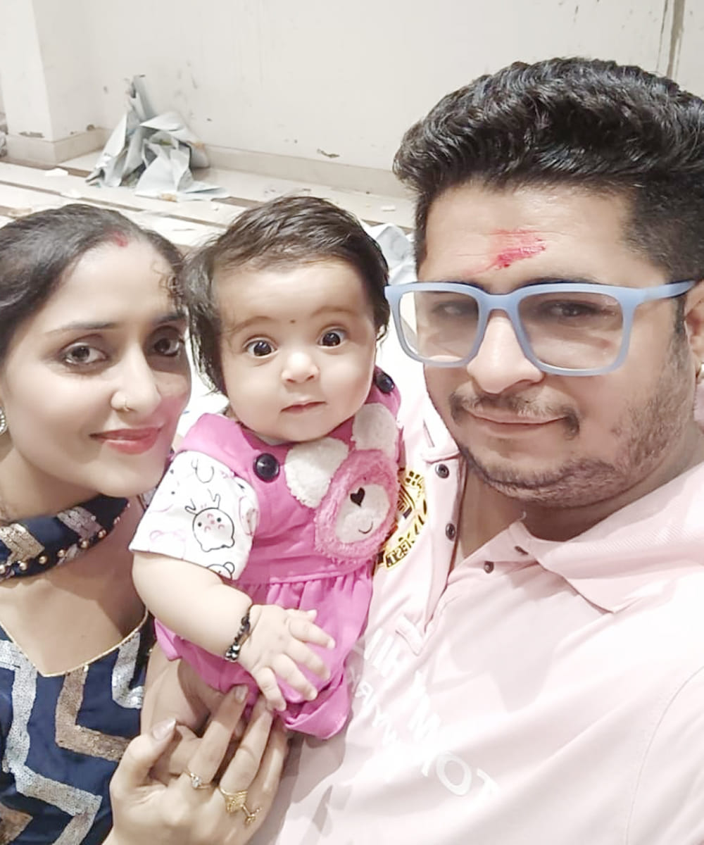 अपनी पहली लोहडी मनाने वाली नव विवाहित जोडा हिमांशु व सोनम।