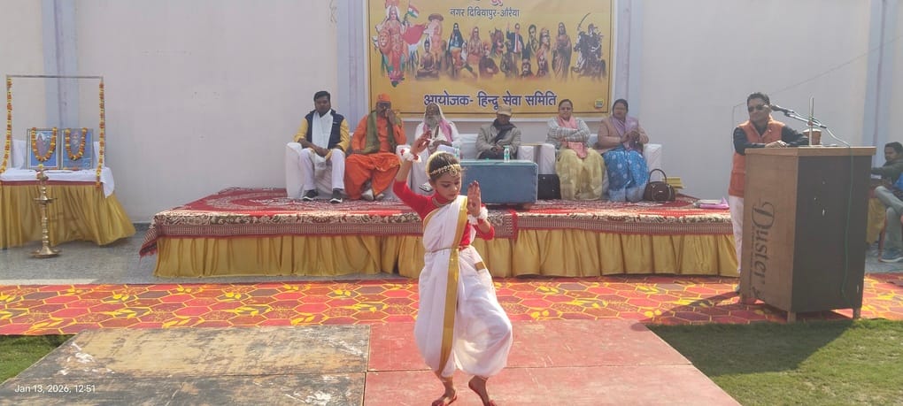 फोटो-16-सम्मेलन में बोलते प्रज्ञा प्रवाह के प्रांत संयोजक मुनीश त्रिपाठी व अन्य।संवाद