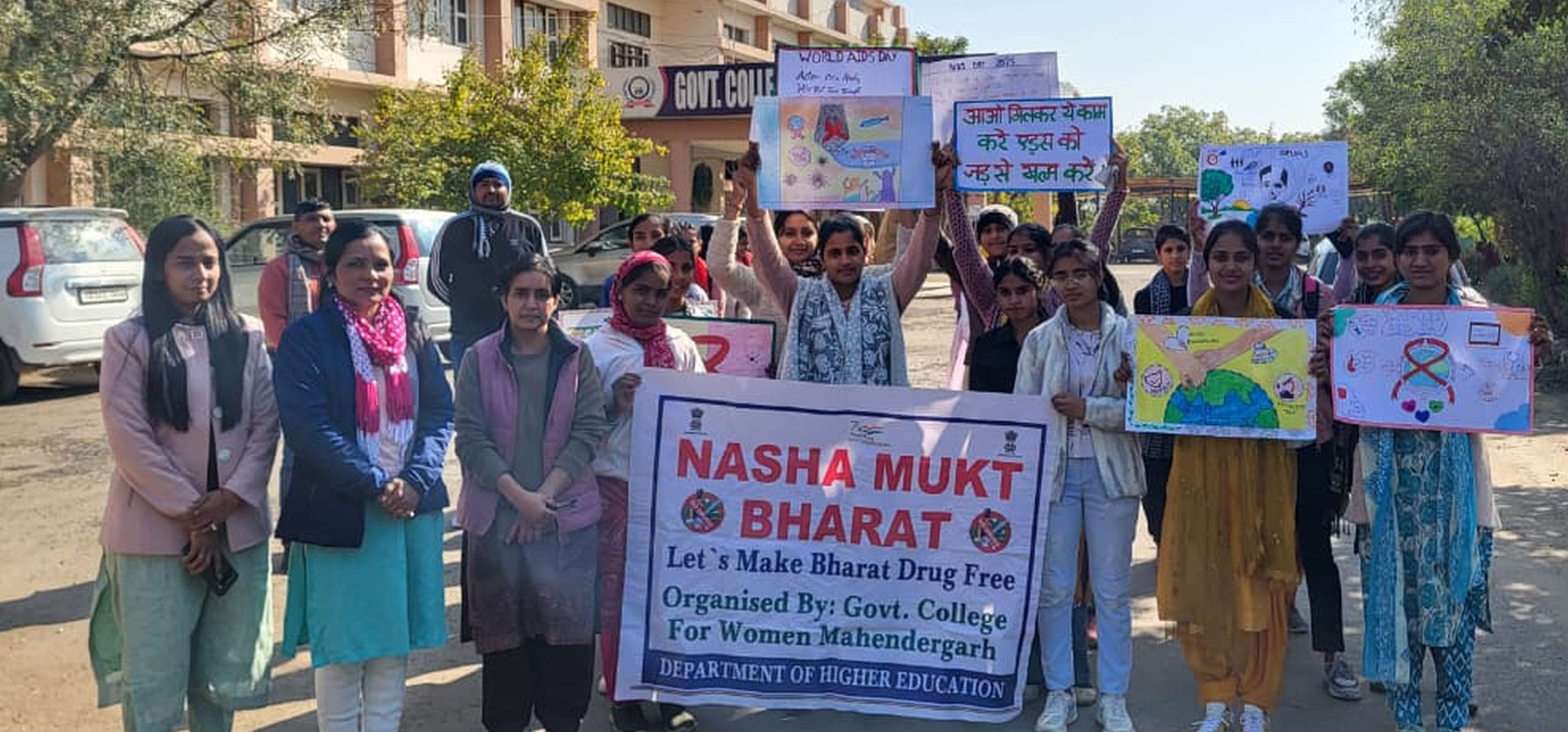 फोटो संख्या:68 शहर के हुड्डा पार्क में यात्रा को रवाना करतीं एसडीएम कनिका गोयल। संवाद फोटो संख्या:68 शहर के हुड्डा पार्क में यात्रा को रवाना करतीं एसडीएम कनिका गोयल। संवाद