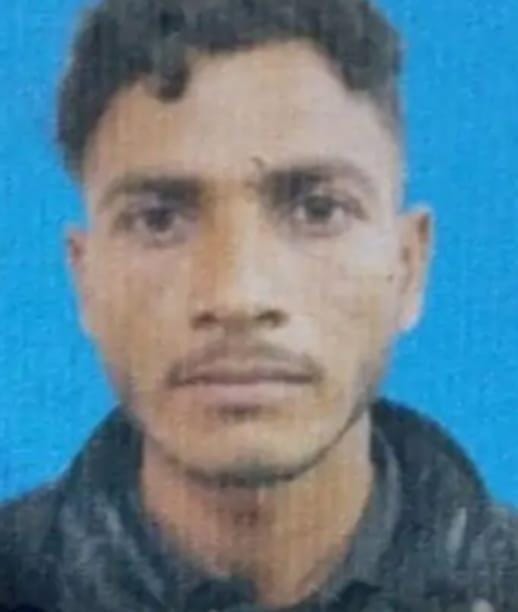 इस दर्द का अंत नहीं: गांव गढि़या सुहागपुर में डबल मर्डर के बाद युवक के घर पर सोमवार को चीत्कार इस दर्द का अंत नहीं: गांव गढि़या सुहागपुर में डबल मर्डर के बाद युवक के घर पर सोमवार को चीत्कार