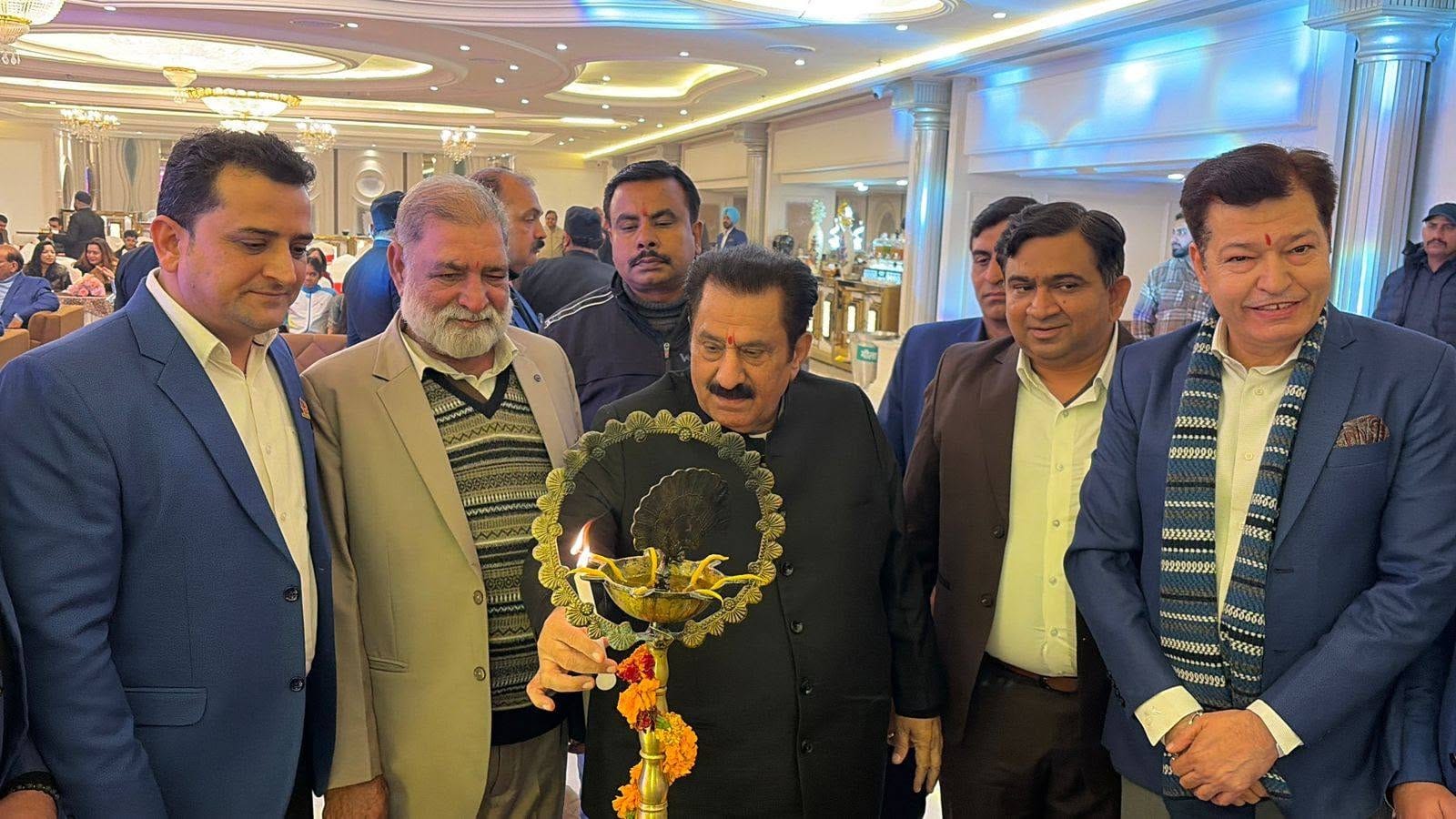 कुरुक्षेत्र। फीनिक्स क्लब के शपथ समारोह का शुभारंभ करते पूर्व मंत्री सुभाष सुधा। संवाद कुरुक्षेत्र। फीनिक्स क्लब के शपथ समारोह का शुभारंभ करते पूर्व मंत्री सुभाष सुधा। संवाद