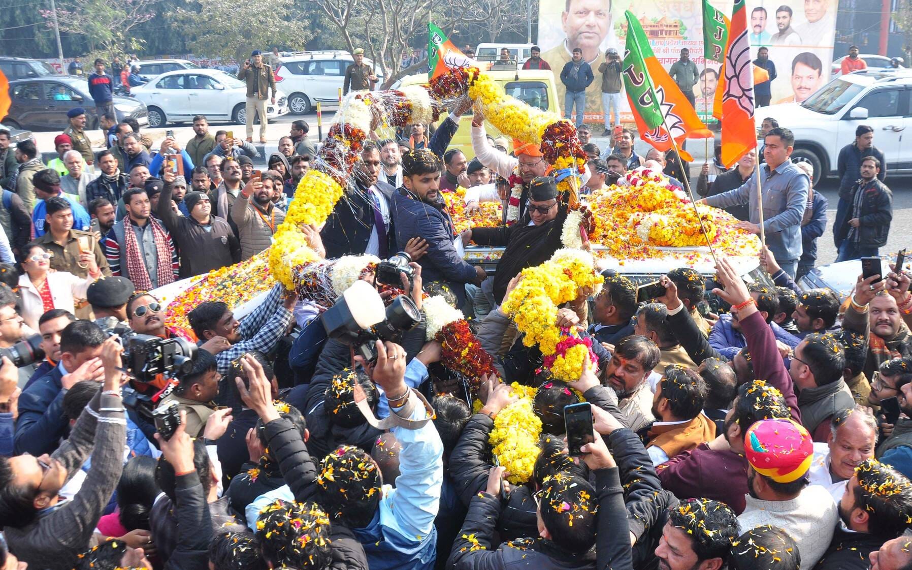 लखन्ऊ में लगा जाम। लखन्ऊ में लगा जाम।