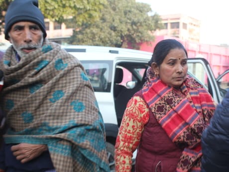 मेडिकल कालेज में स्थित आशा ज्योति केंद्र से शाम लगभग 7:23 पर पुलिस कस्टडी में गर्म चादर से ढंक मेडिकल कालेज में स्थित आशा ज्योति केंद्र से शाम लगभग 7:23 पर पुलिस कस्टडी में गर्म चादर से ढंक