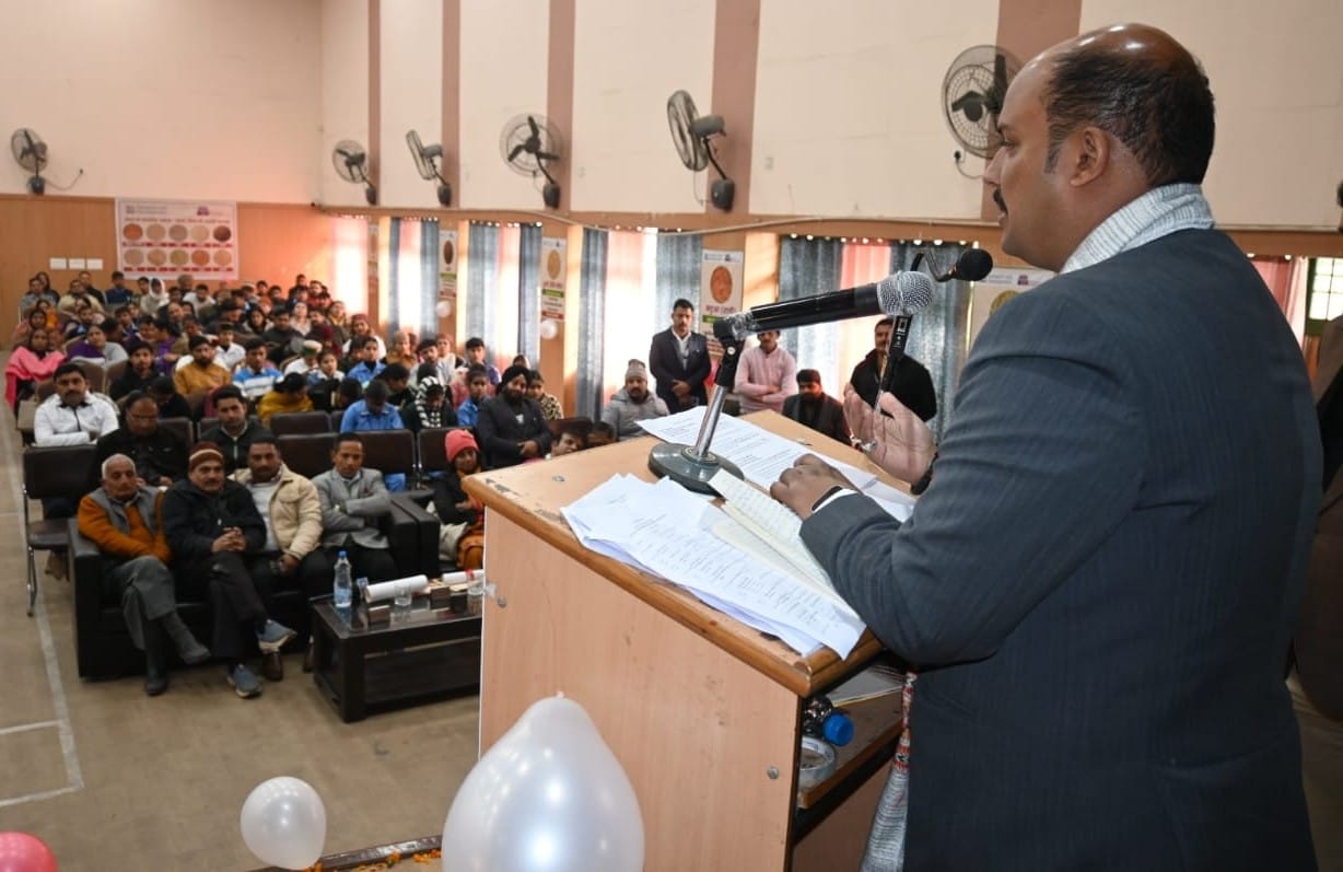नालागढ़ में आयुष मंत्री यादविंद्र गोमा व विधायक हरदीप बावा सांस्कृतिक कार्यक्रम करने वाले छात्र