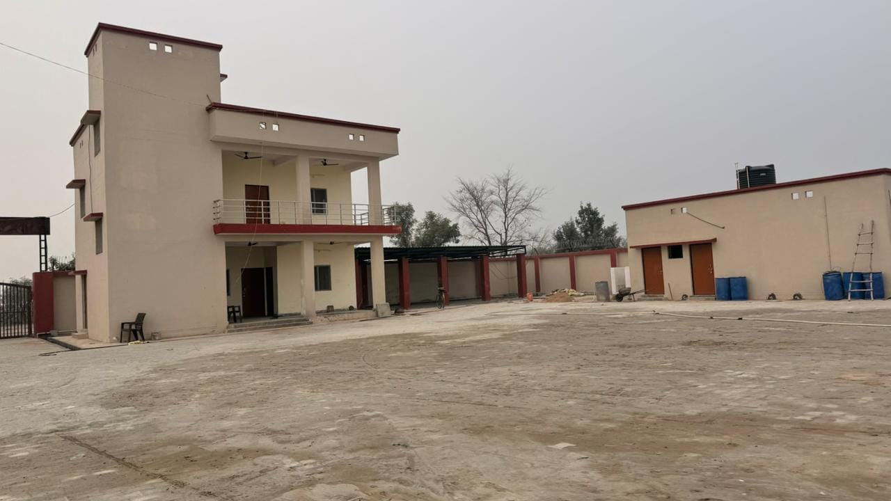 शहर के बाहर मंडी समिति के सामने कोतवाली नगर के नए भवन का चल रहा निर्माण। संवाद शहर के बाहर मंडी समिति के सामने कोतवाली नगर के नए भवन का चल रहा निर्माण। संवाद
