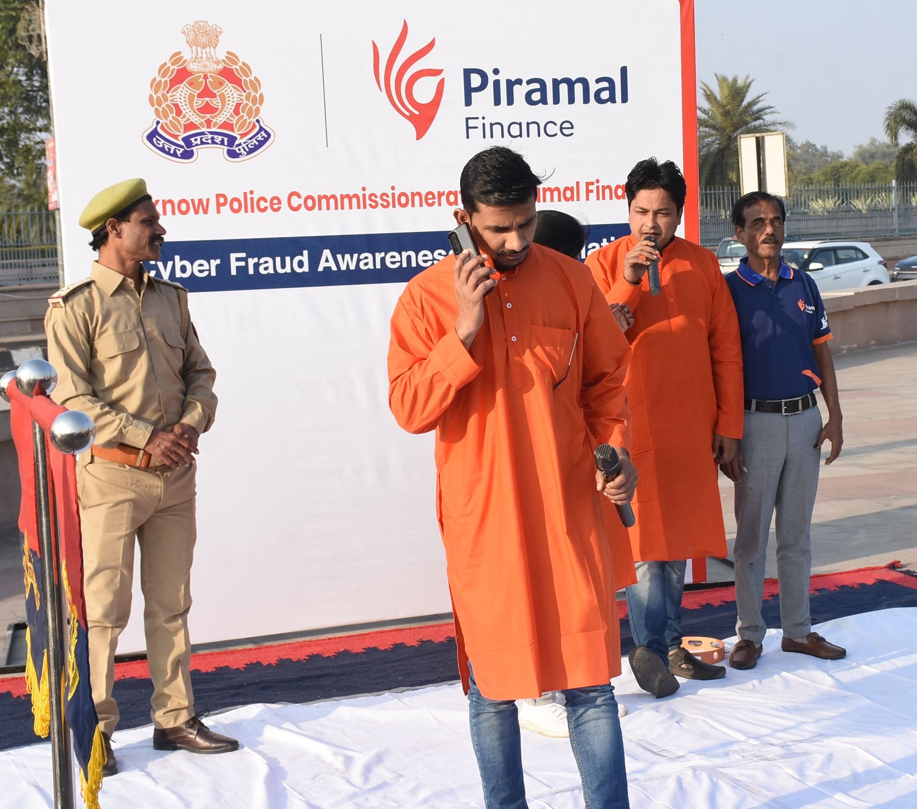 1090 चौराहे पर नुक्कड़ नाटक से साइबर सुरक्षा के प्रति जागरूक किया गया। 1090 चौराहे पर नुक्कड़ नाटक से साइबर सुरक्षा के प्रति जागरूक किया गया।