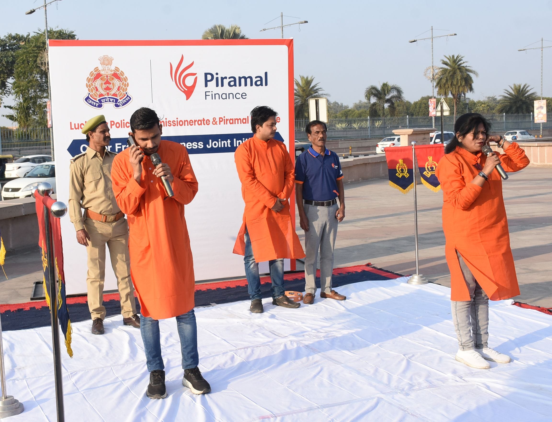 1090 चौराहे पर नुक्कड़ नाटक से साइबर सुरक्षा के प्रति जागरूक किया गया। 1090 चौराहे पर नुक्कड़ नाटक से साइबर सुरक्षा के प्रति जागरूक किया गया।