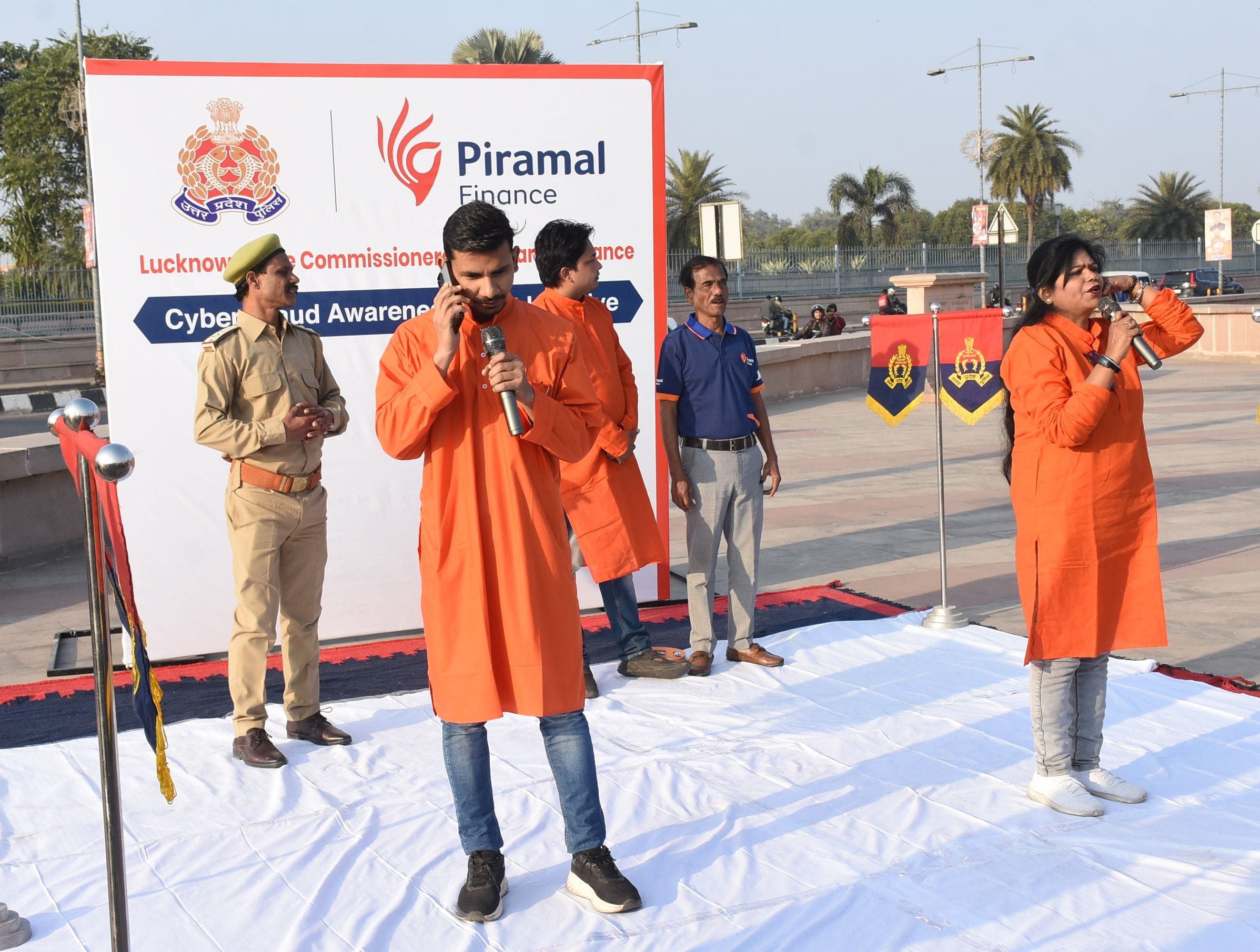 1090 चौराहे पर नुक्कड़ नाटक से साइबर सुरक्षा के प्रति जागरूक किया गया। 1090 चौराहे पर नुक्कड़ नाटक से साइबर सुरक्षा के प्रति जागरूक किया गया।