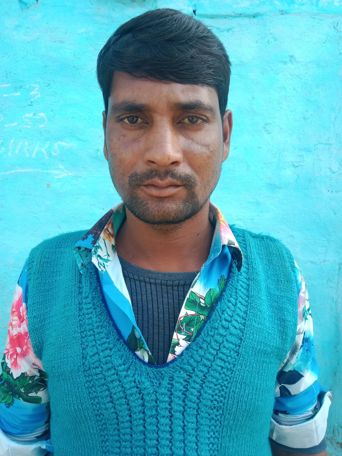बीसलपुर के गांव परेवा में खुदी पड़ी सड़कें। संवाद बीसलपुर के गांव परेवा में खुदी पड़ी सड़कें। संवाद