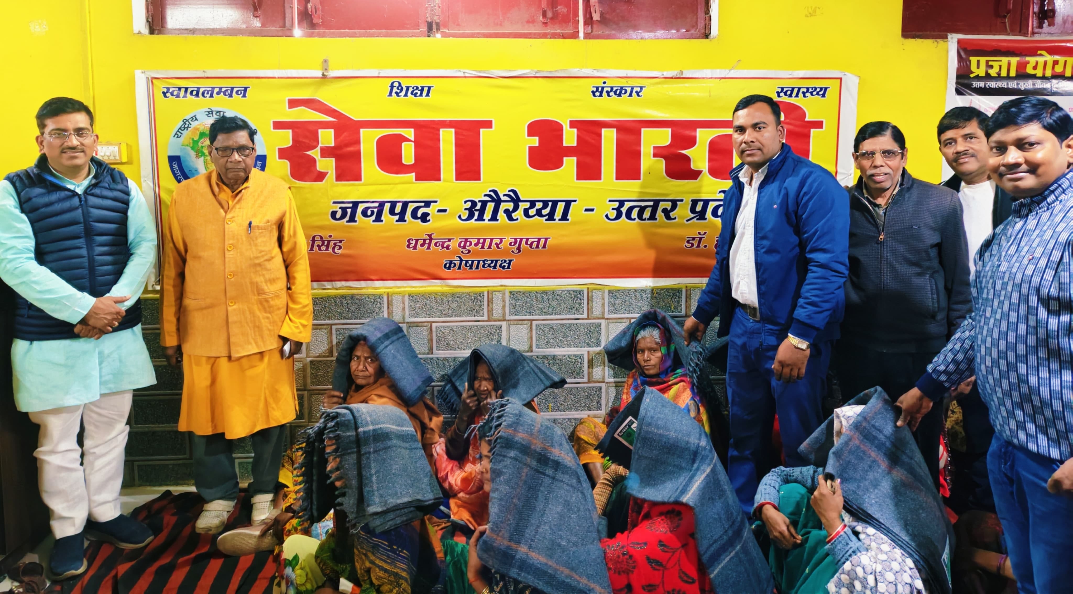 फोटो-28- अछल्दा में खिचड़ी वितरण करते लोग। स्रोत: अयोजक फोटो-28- अछल्दा में खिचड़ी वितरण करते लोग। स्रोत: अयोजक